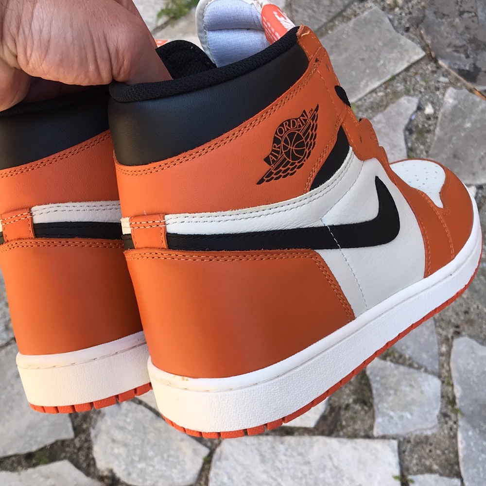Air Jordan 1 Retro High OG 'Shattered Backboard Away' - Picture 13 of 17